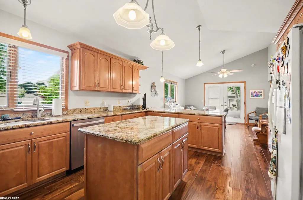 38258 Luxbury Court Sterling Heights City MI 48312