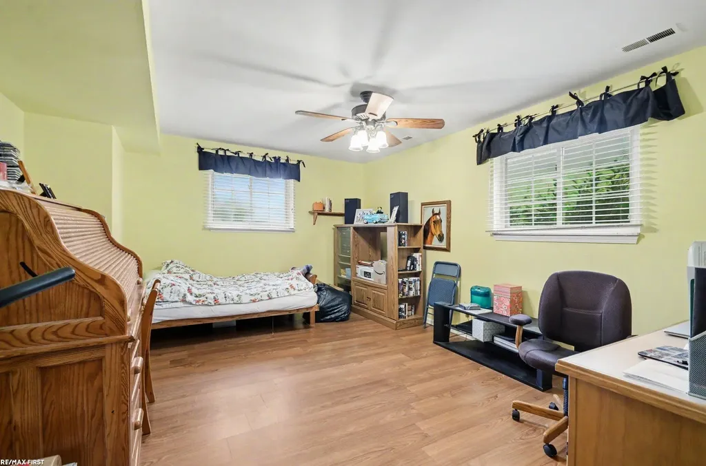 38258 Luxbury Court Sterling Heights City MI 48312