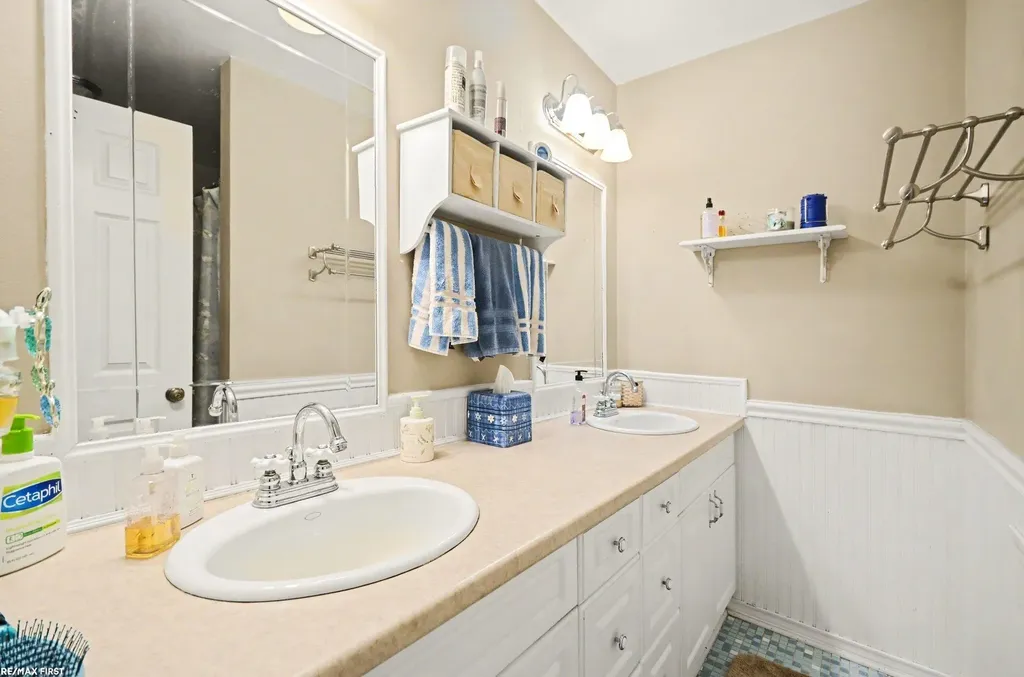 38258 Luxbury Court Sterling Heights City MI 48312