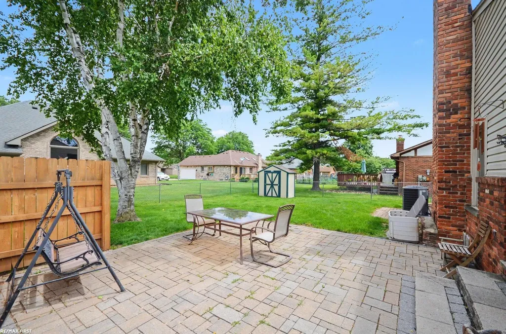 38258 Luxbury Court Sterling Heights City MI 48312