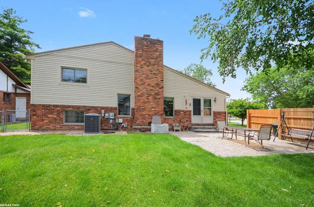 38258 Luxbury Court Sterling Heights City MI 48312