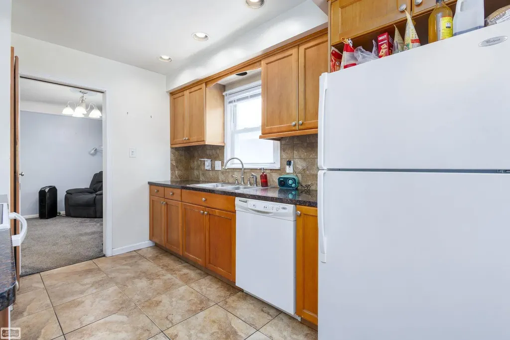 31557 Kelly Road Fraser City MI 48026