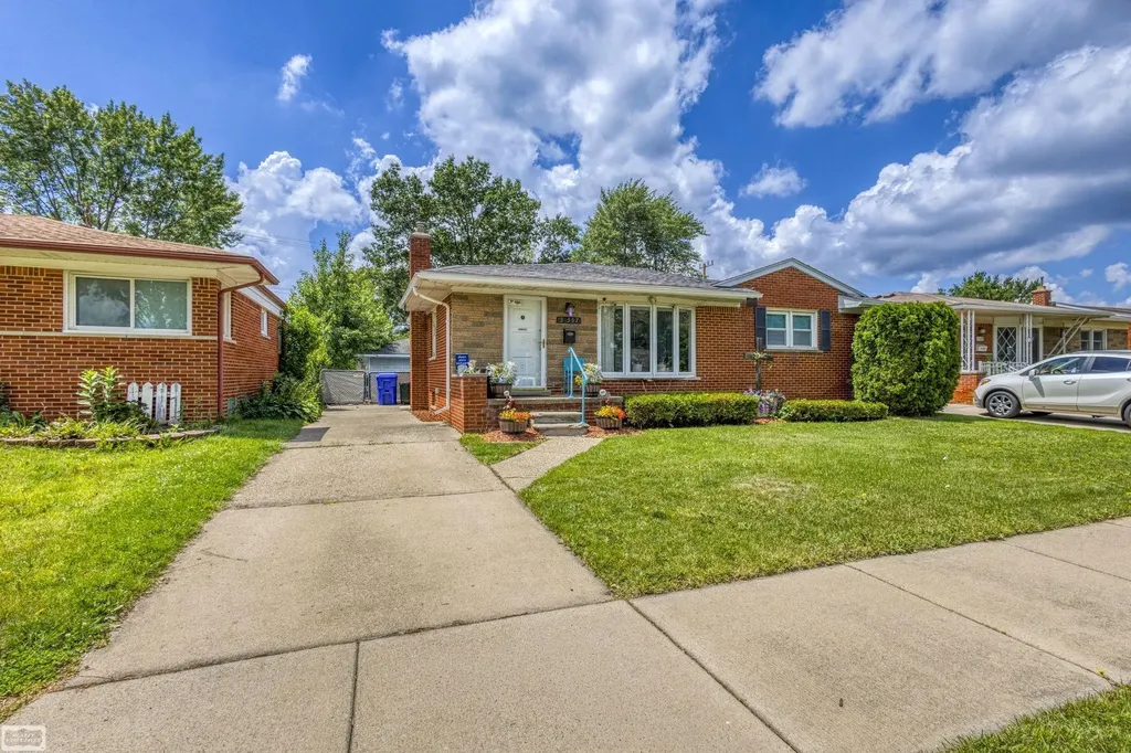 31557 Kelly Road Fraser City MI 48026