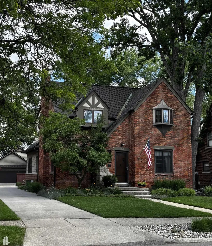 762 W Oakridge Ferndale City MI 48220