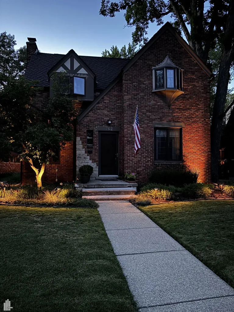 762 W Oakridge Ferndale City MI 48220