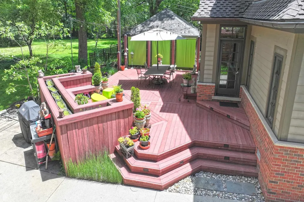 762 W Oakridge Ferndale City MI 48220