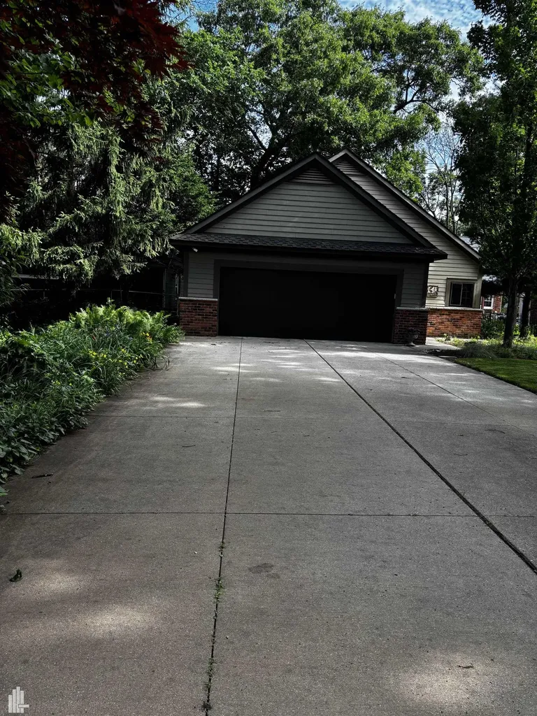 762 W Oakridge Ferndale City MI 48220