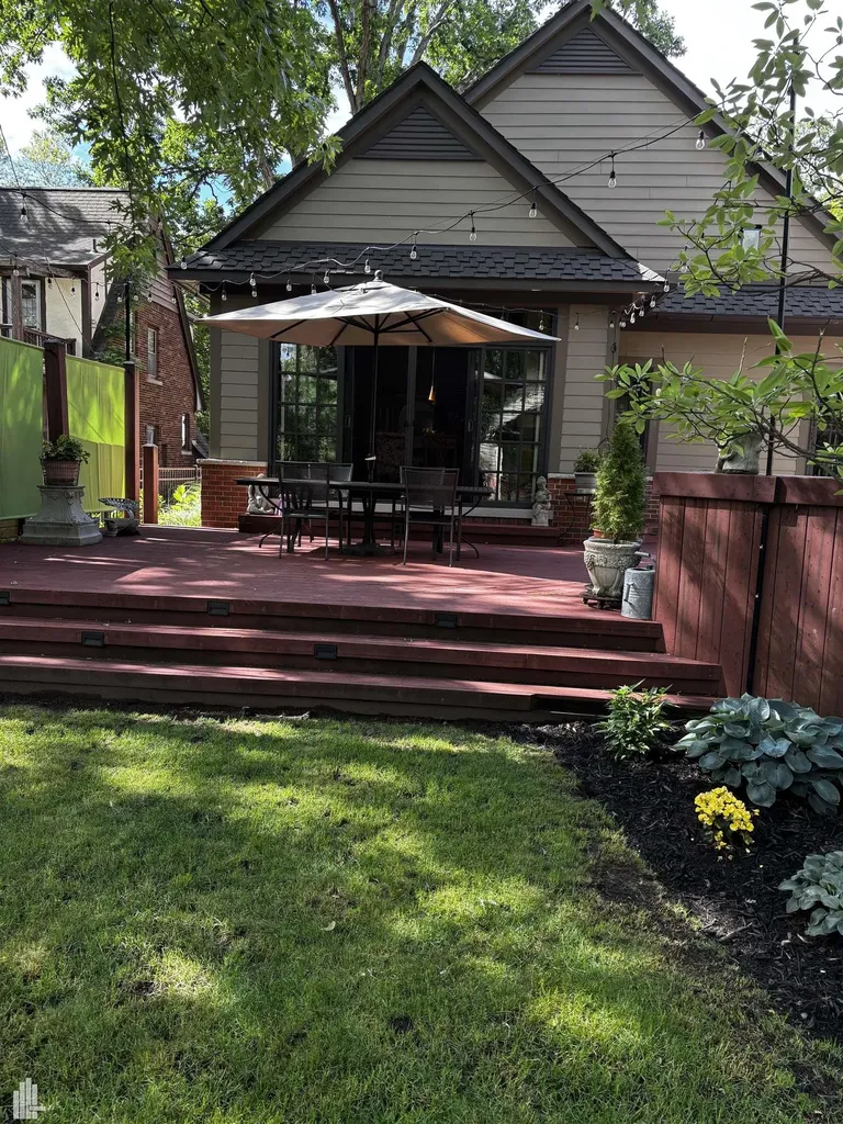 762 W Oakridge Ferndale City MI 48220