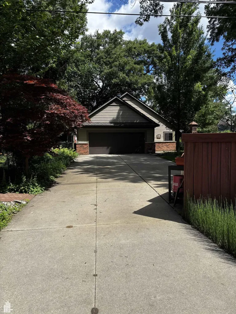 762 W Oakridge Ferndale City MI 48220