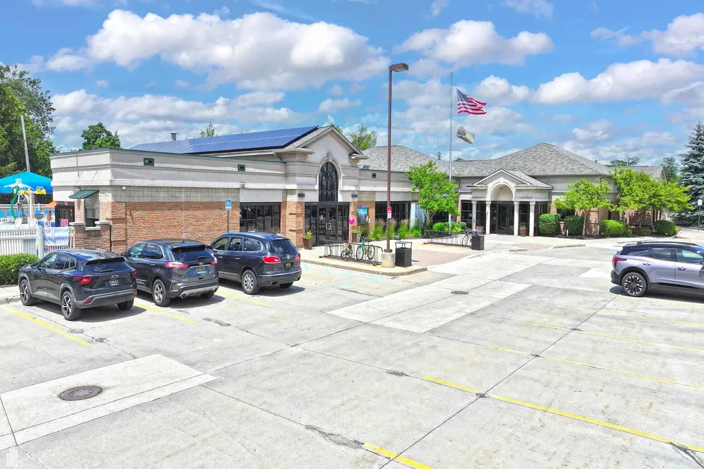 762 W Oakridge Ferndale City MI 48220