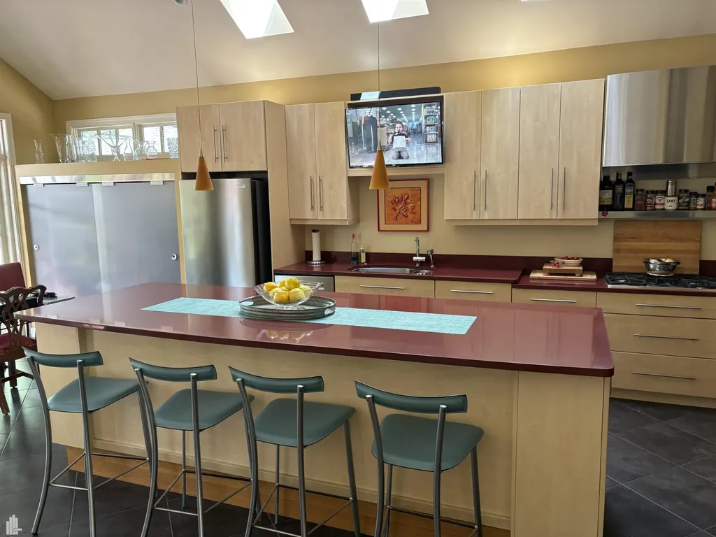 762 W Oakridge Ferndale City MI 48220