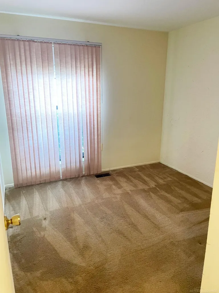 2684 Roundtree Drive Troy City MI 48083