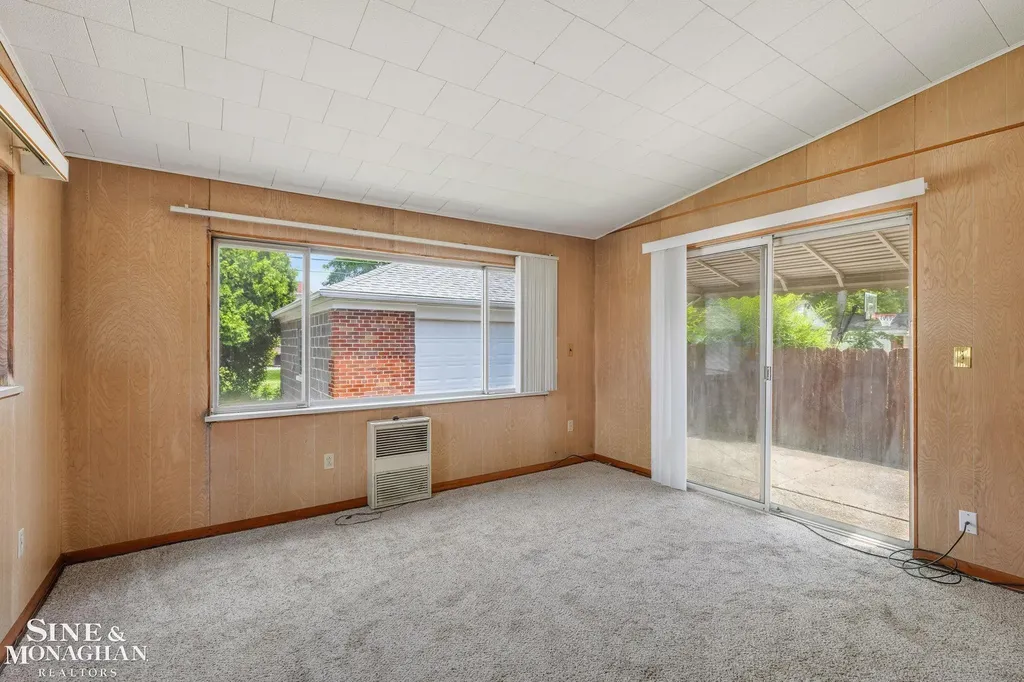 21175 Lochmoor Street Harper Woods City MI 48225