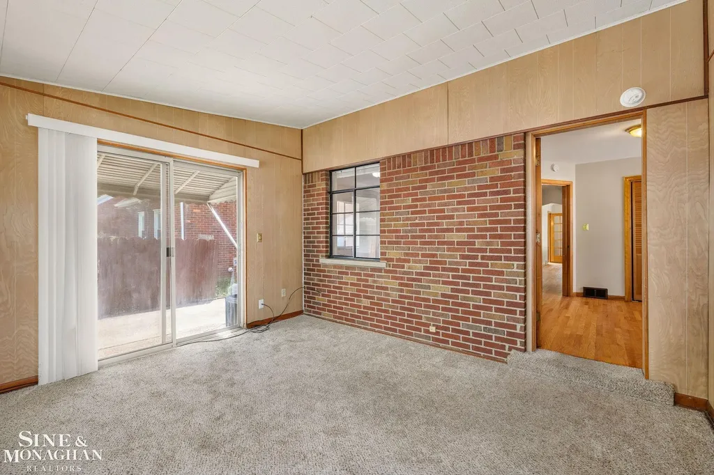 21175 Lochmoor Street Harper Woods City MI 48225