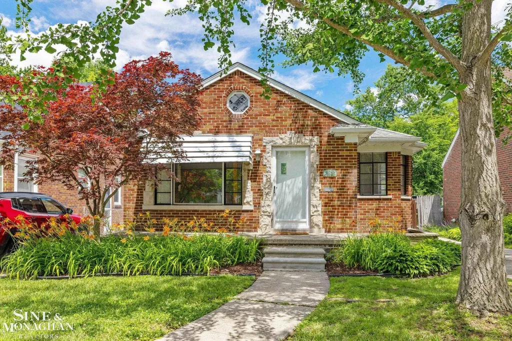 21175 Lochmoor Street Harper Woods City MI 48225