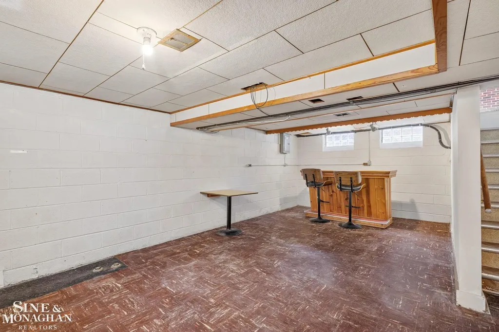 21175 Lochmoor Street Harper Woods City MI 48225