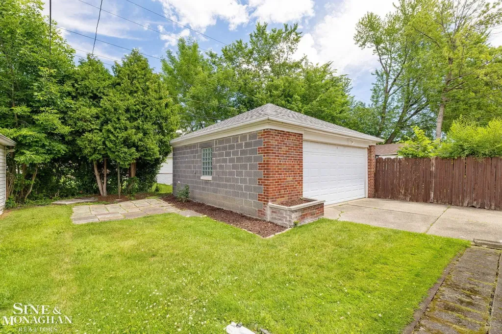 21175 Lochmoor Street Harper Woods City MI 48225