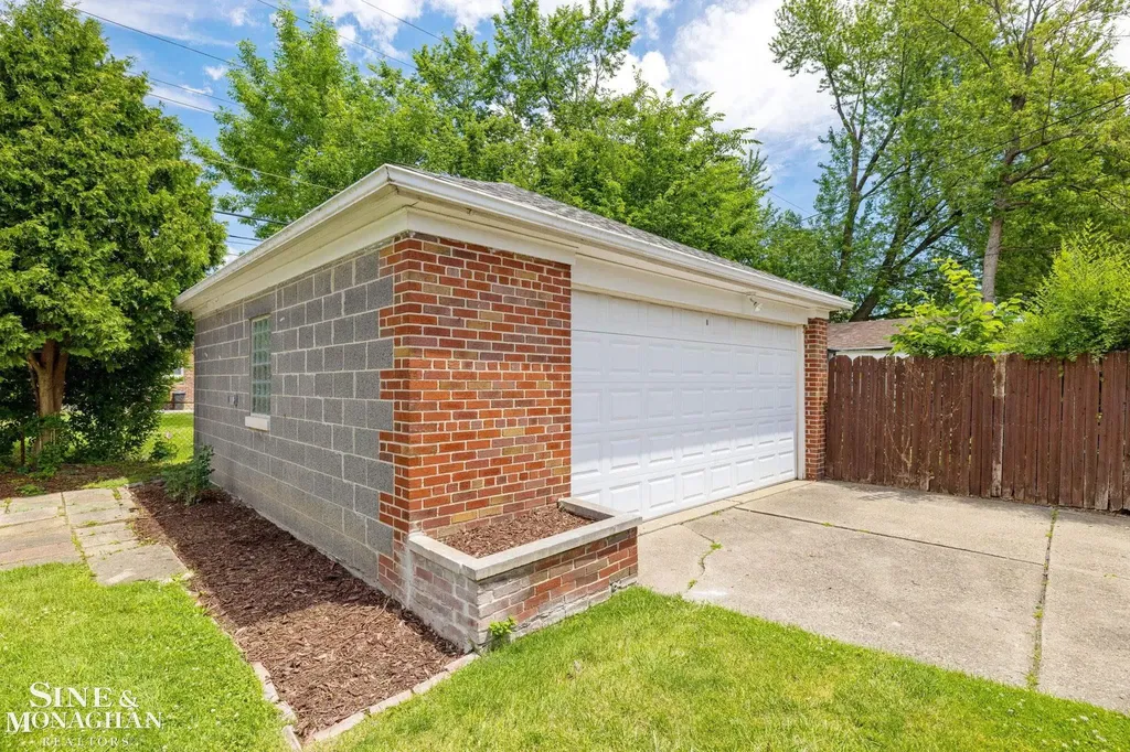 21175 Lochmoor Street Harper Woods City MI 48225