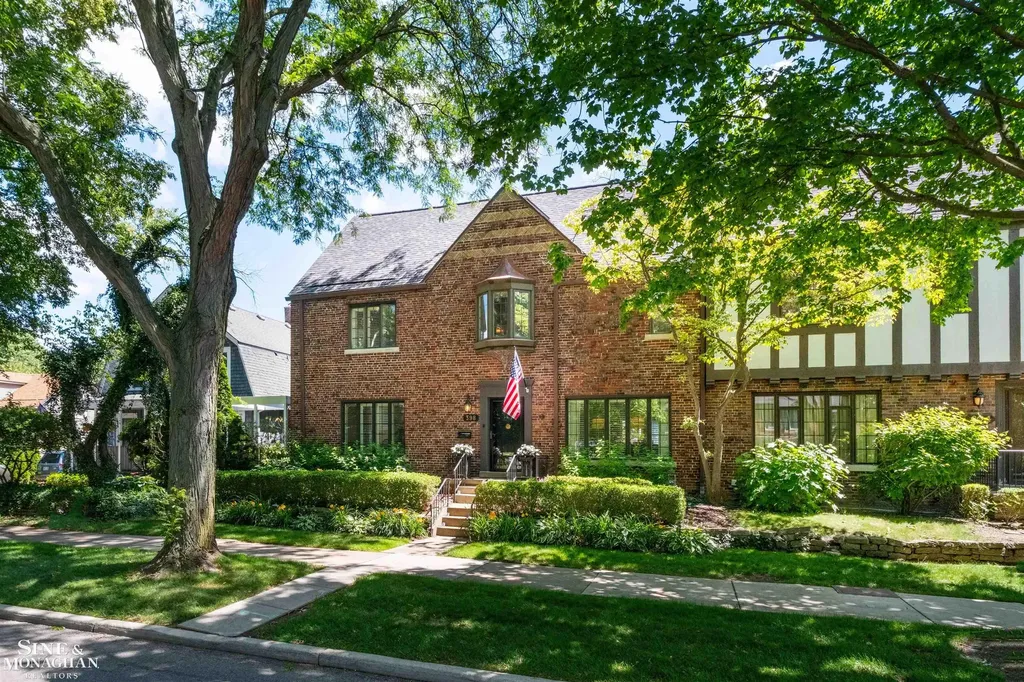 398 Rivard Boulevard Grosse Pointe City MI 48230