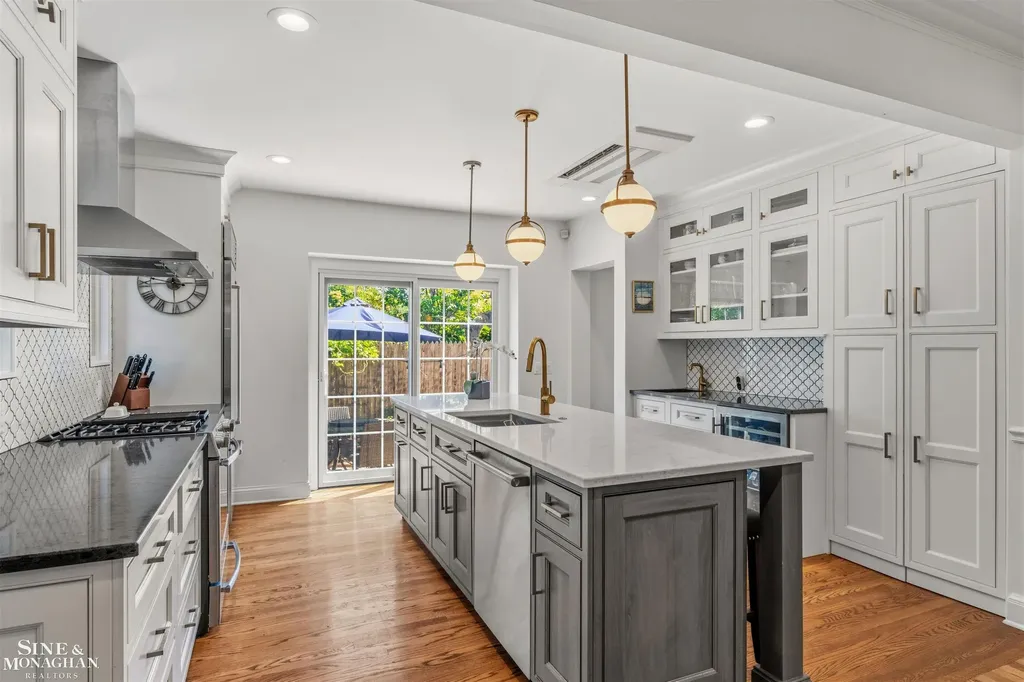 398 Rivard Boulevard Grosse Pointe City MI 48230