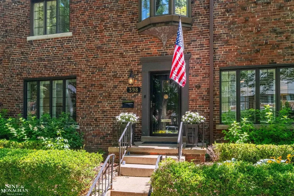 398 Rivard Boulevard Grosse Pointe City MI 48230