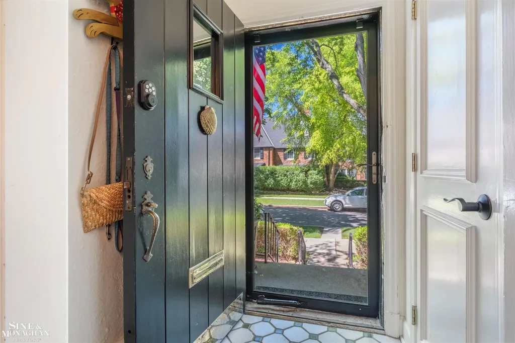 398 Rivard Boulevard Grosse Pointe City MI 48230