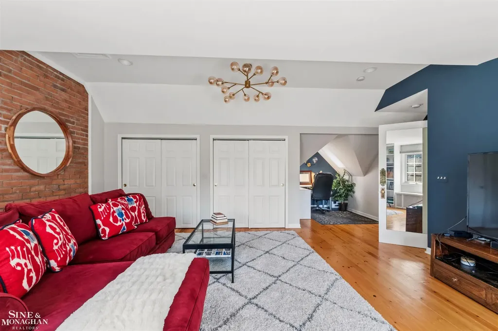 398 Rivard Boulevard Grosse Pointe City MI 48230