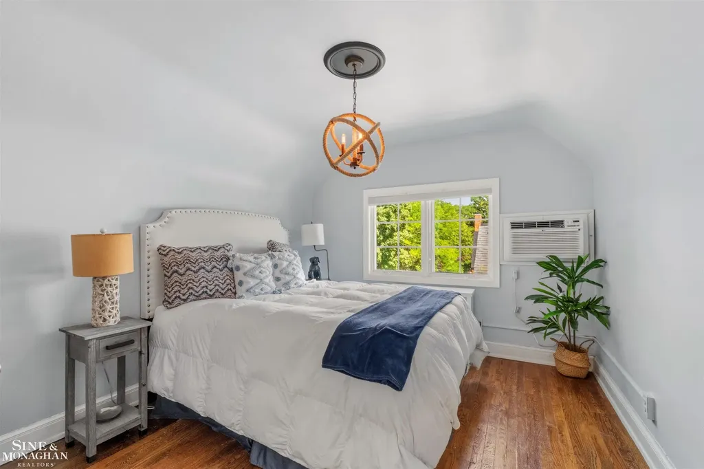 398 Rivard Boulevard Grosse Pointe City MI 48230
