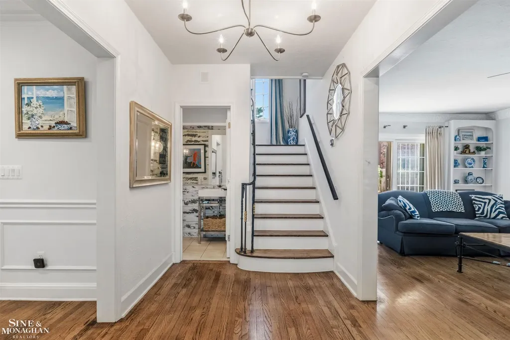 398 Rivard Boulevard Grosse Pointe City MI 48230