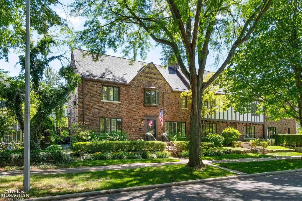 398 Rivard Boulevard Grosse Pointe City MI 48230