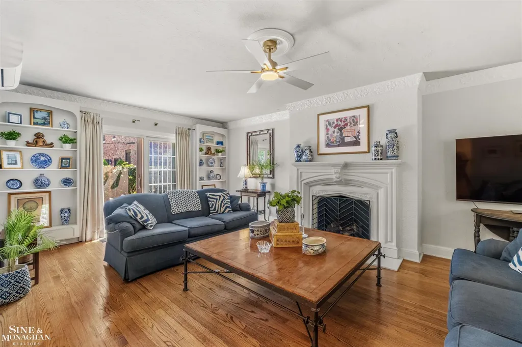 398 Rivard Boulevard Grosse Pointe City MI 48230