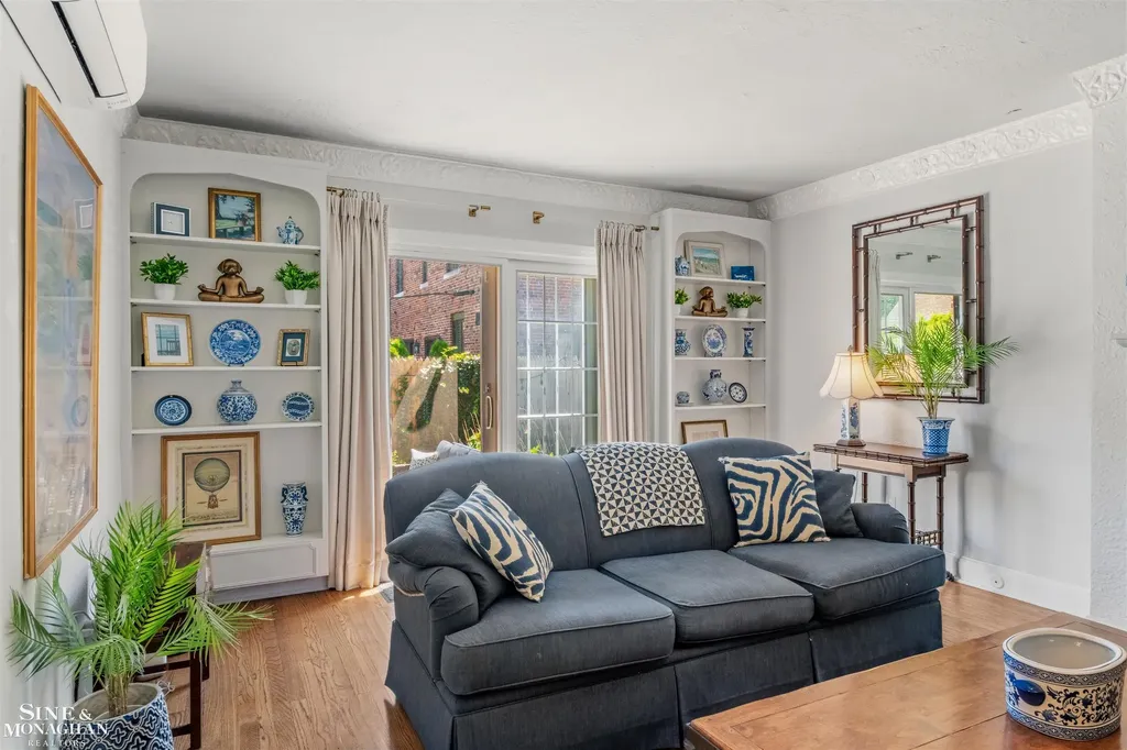 398 Rivard Boulevard Grosse Pointe City MI 48230