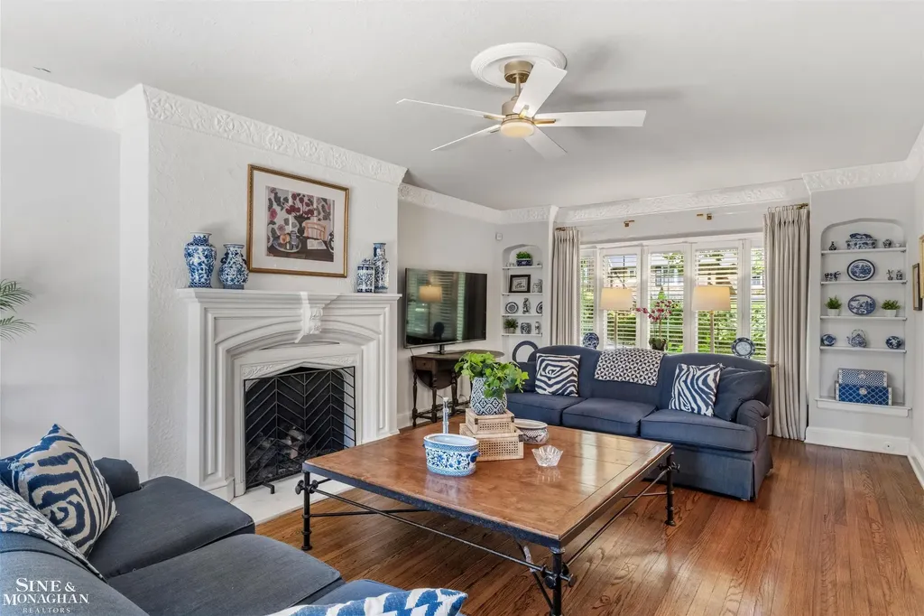 398 Rivard Boulevard Grosse Pointe City MI 48230