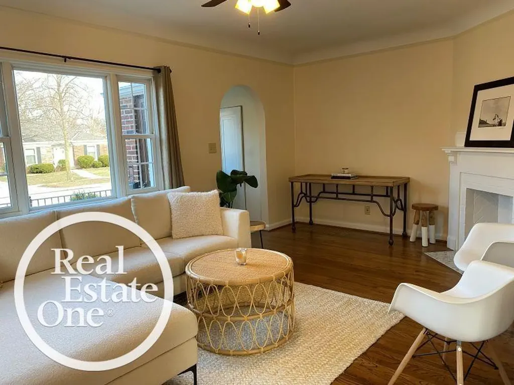 897 Rivard Boulevard Grosse Pointe City MI 48230
