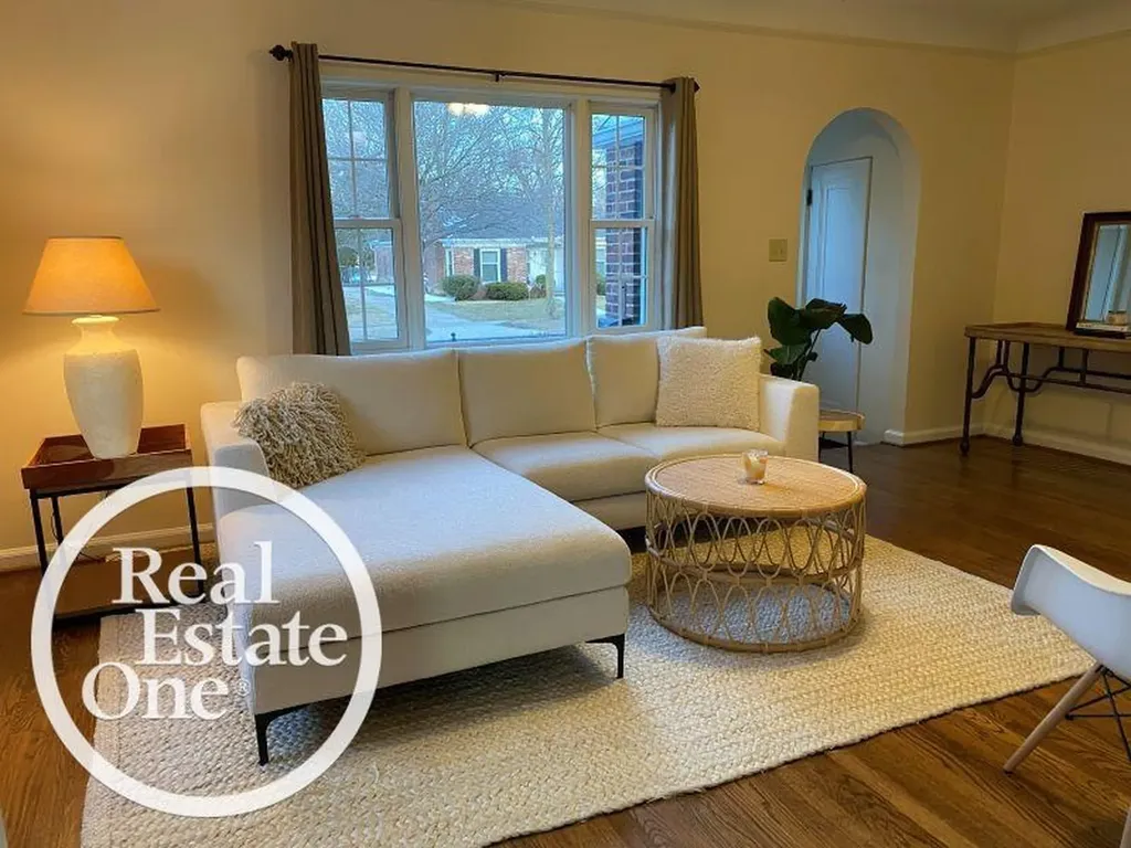 897 Rivard Boulevard Grosse Pointe City MI 48230