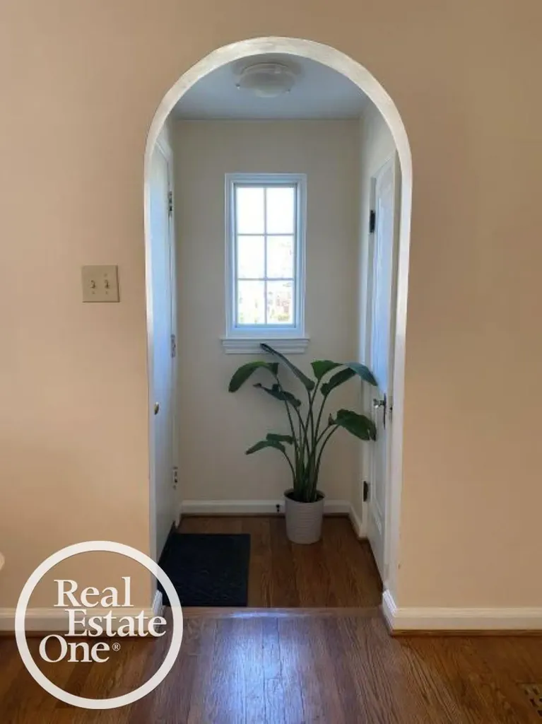 897 Rivard Boulevard Grosse Pointe City MI 48230