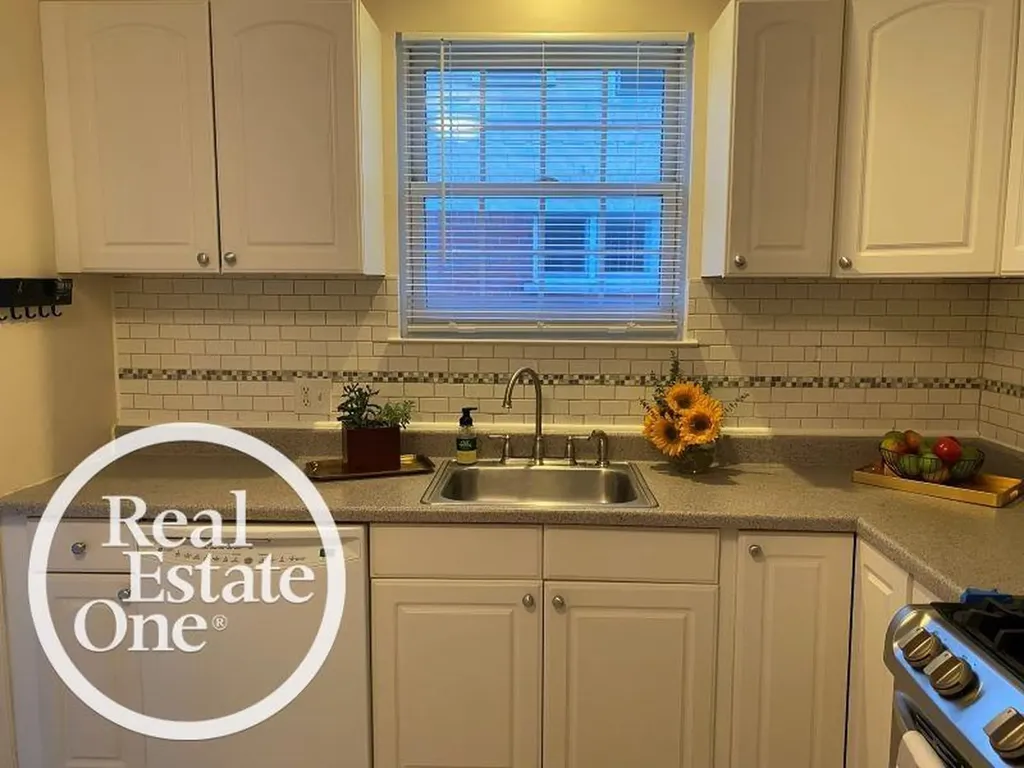 897 Rivard Boulevard Grosse Pointe City MI 48230