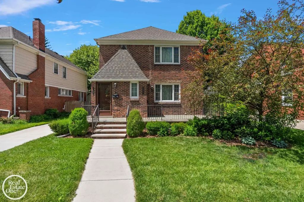 897 Rivard Boulevard Grosse Pointe City MI 48230