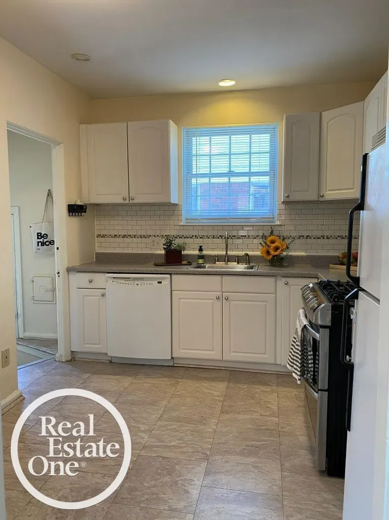 897 Rivard Boulevard Grosse Pointe City MI 48230