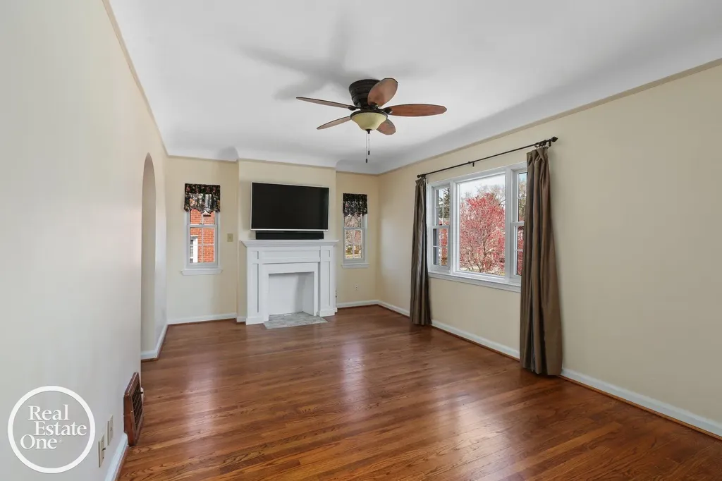 897 Rivard Boulevard Grosse Pointe City MI 48230