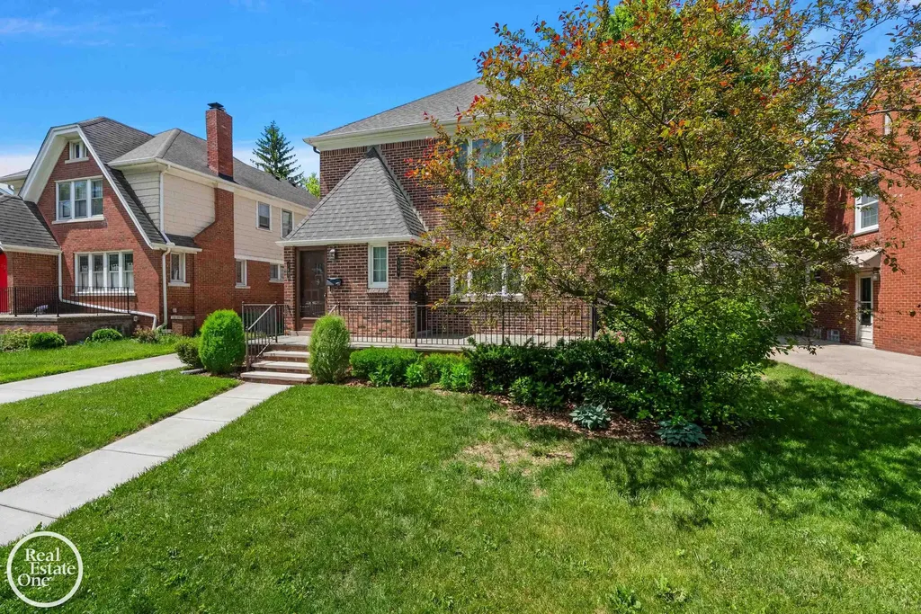 897 Rivard Boulevard Grosse Pointe City MI 48230