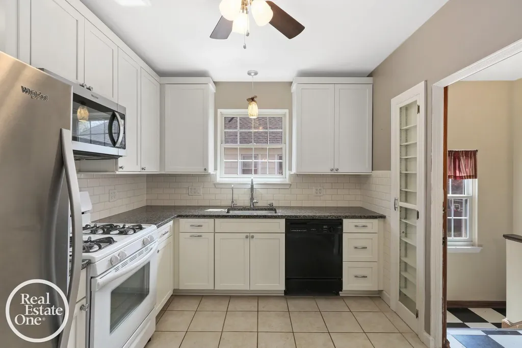 897 Rivard Boulevard Grosse Pointe City MI 48230