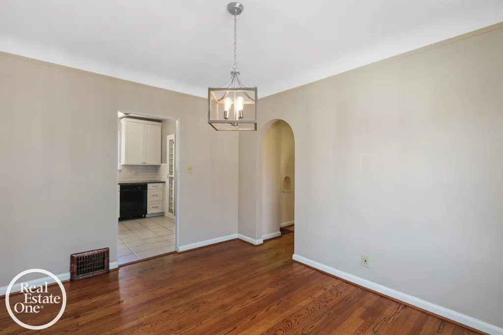 897 Rivard Boulevard Grosse Pointe City MI 48230