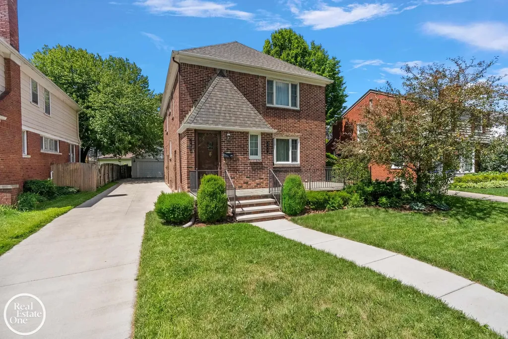 897 Rivard Boulevard Grosse Pointe City MI 48230