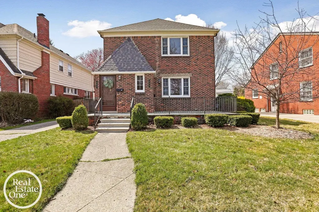 897 Rivard Boulevard Grosse Pointe City MI 48230