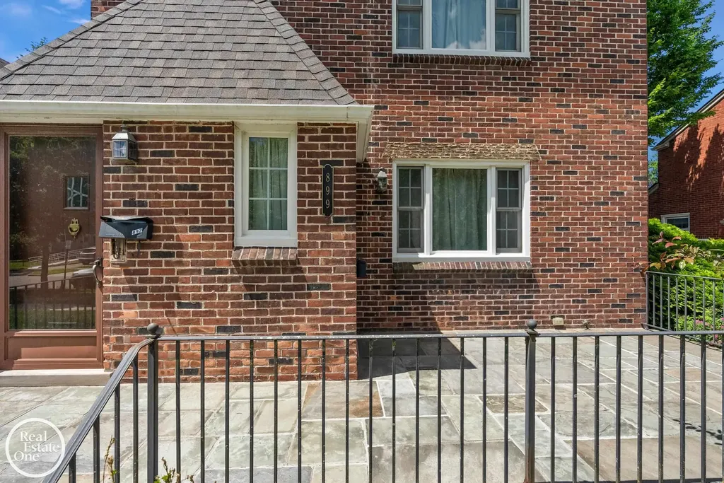 897 Rivard Boulevard Grosse Pointe City MI 48230