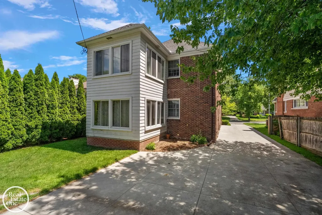 897 Rivard Boulevard Grosse Pointe City MI 48230