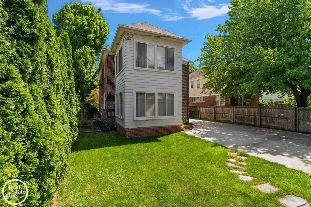 897 Rivard Boulevard Grosse Pointe City MI 48230