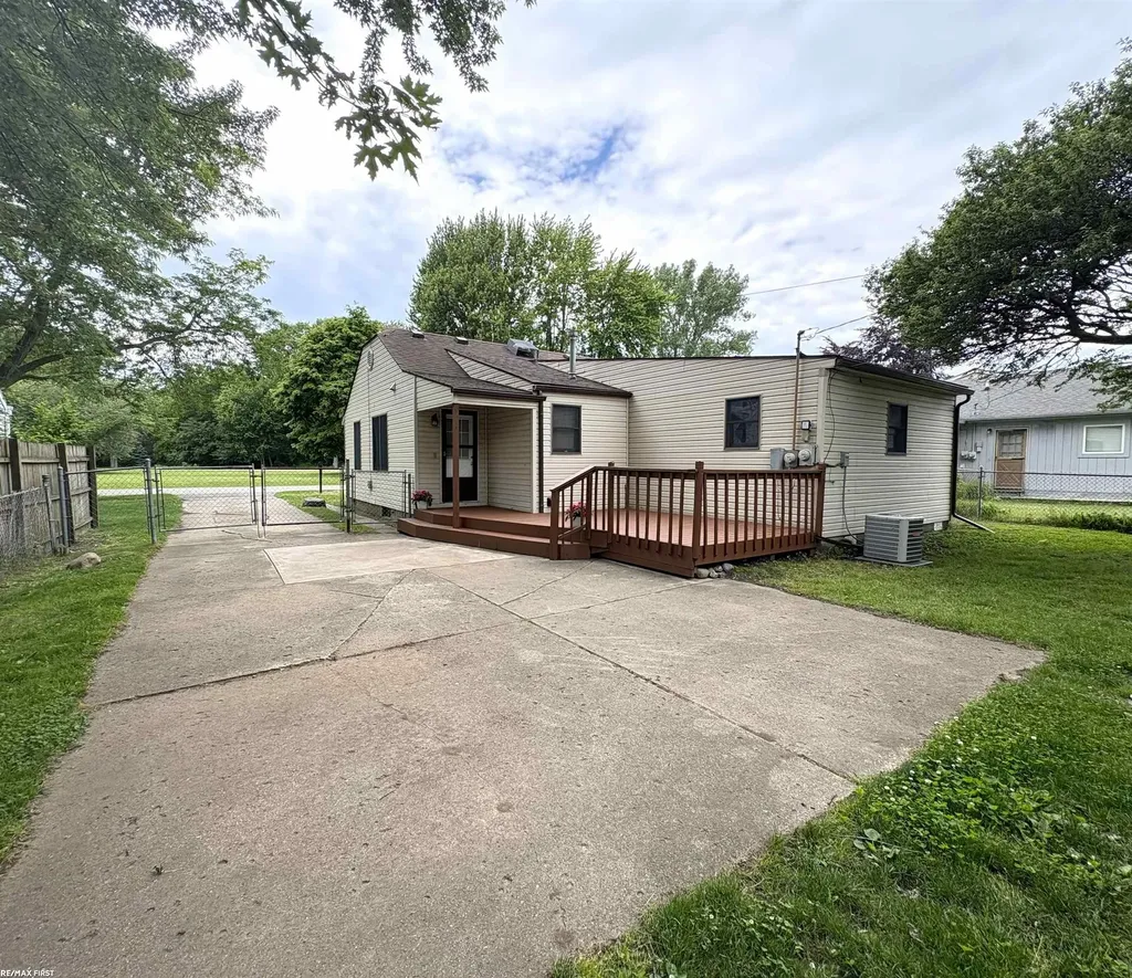 50850 Lempke Street New Baltimore City MI 48047