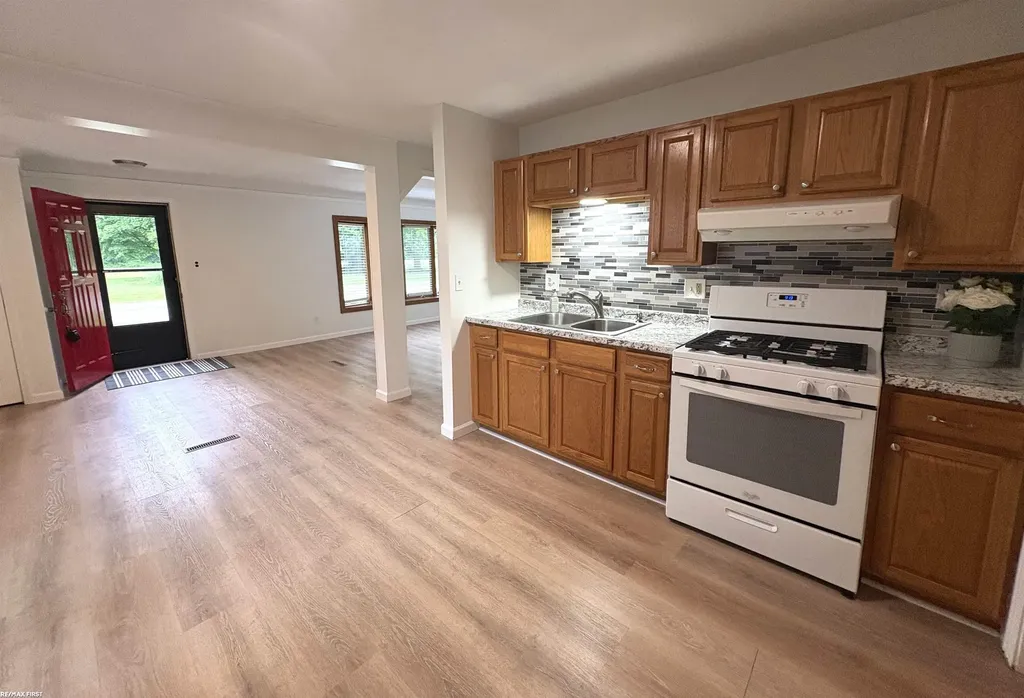 50850 Lempke Street New Baltimore City MI 48047